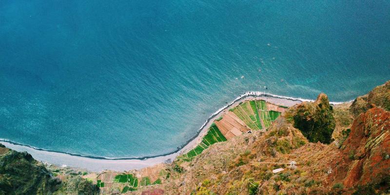 量子密钥分发网络：程序员视角下的未来安全通信架构与实战资源